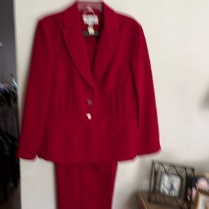 Women’s Pant Suit
